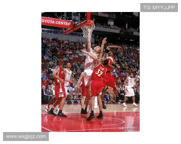 狐狸勇敢挑战姚明展现篮球激情与友谊的精彩对决